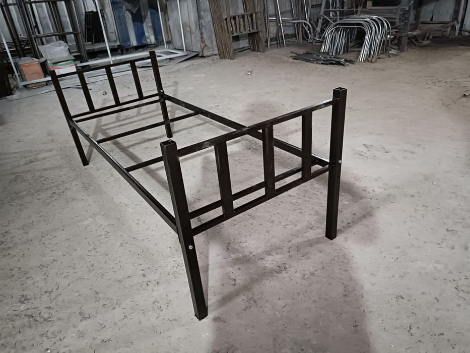 Железная кровать