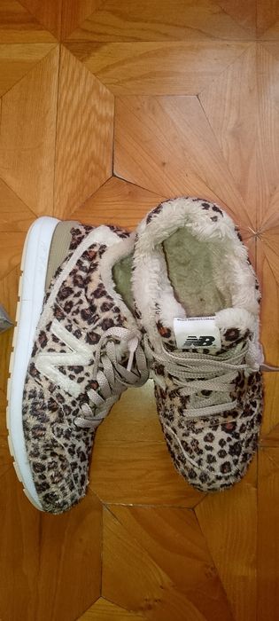 Кроссовки New Balance с леопардовым принтом.