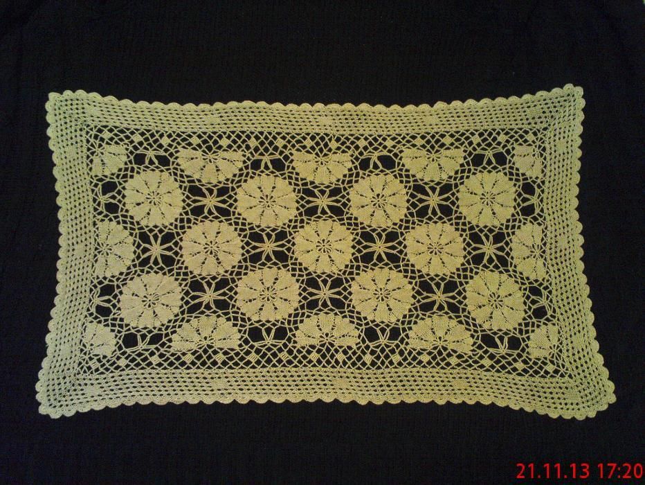 Карета плетени на една кука и бродирани