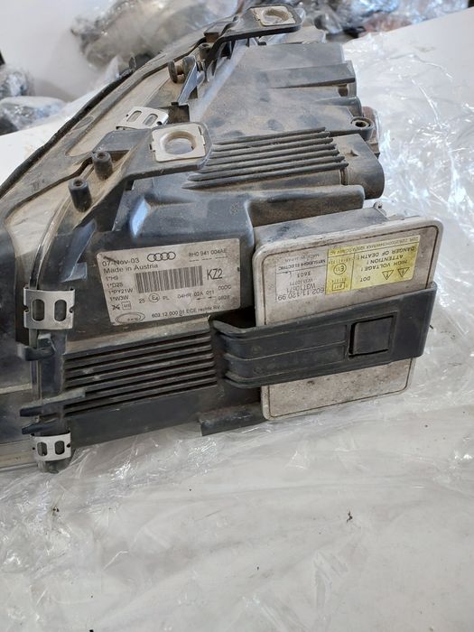 Far dreapta AUDI A4 B6 cu Xenon European