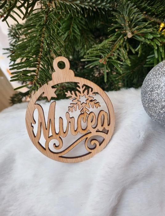 Globuri din lemn personalizate