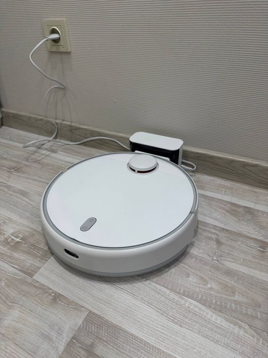 Роботы пылесосы от бренда MI.