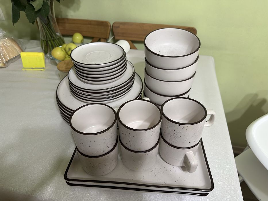 Продам сервиз не зватает 2 тарелок