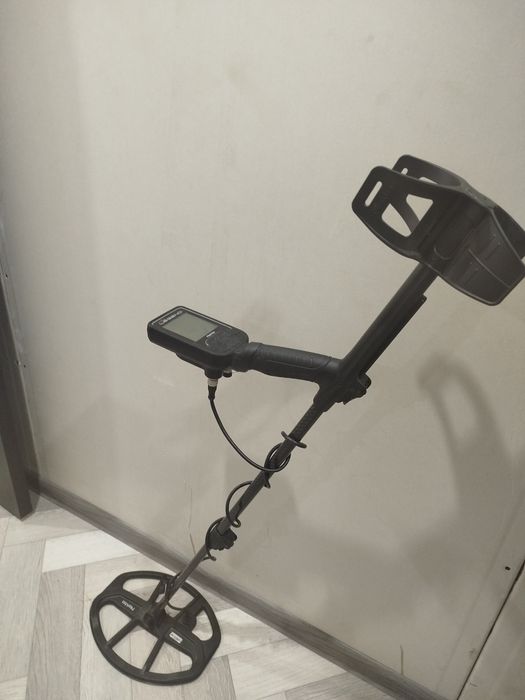 Продам металлоискатель Nokta Legend