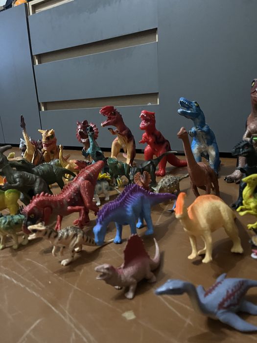 Динозавры игрушки