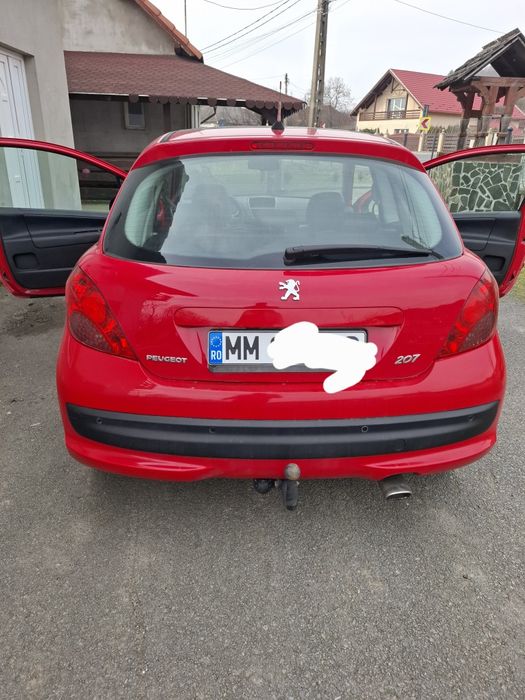 Vând Peugeot 207. 1.6 hdi