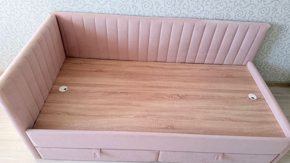 Продам Кровать с матрасом