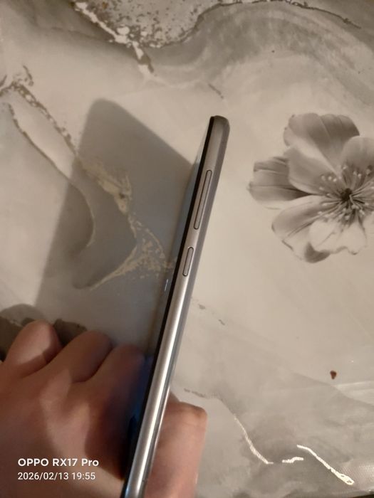 Продам телефон xiaomi redmi 5a