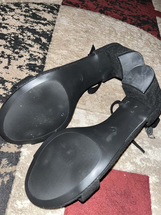 Pantofi cu toc  ,noi fără etichetă