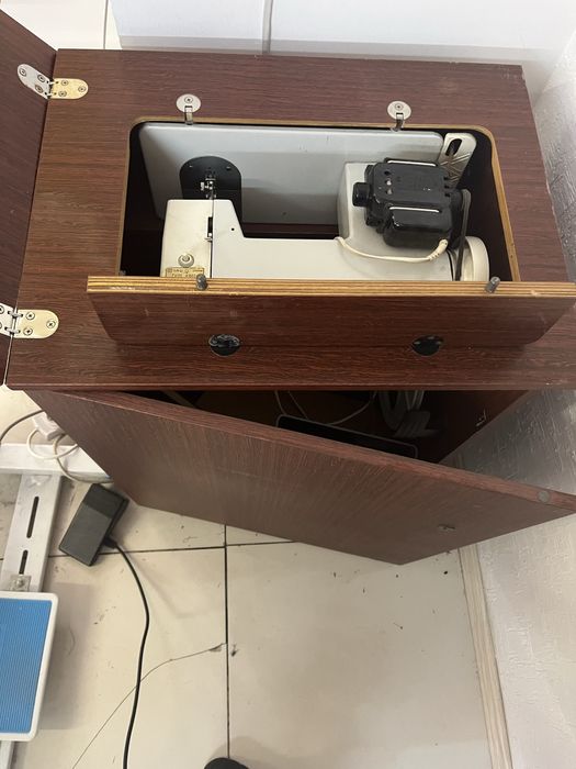 Продам швейную машинку
