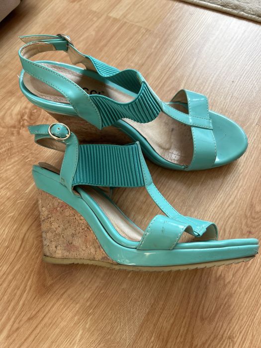 Продам балетки и босонжки.