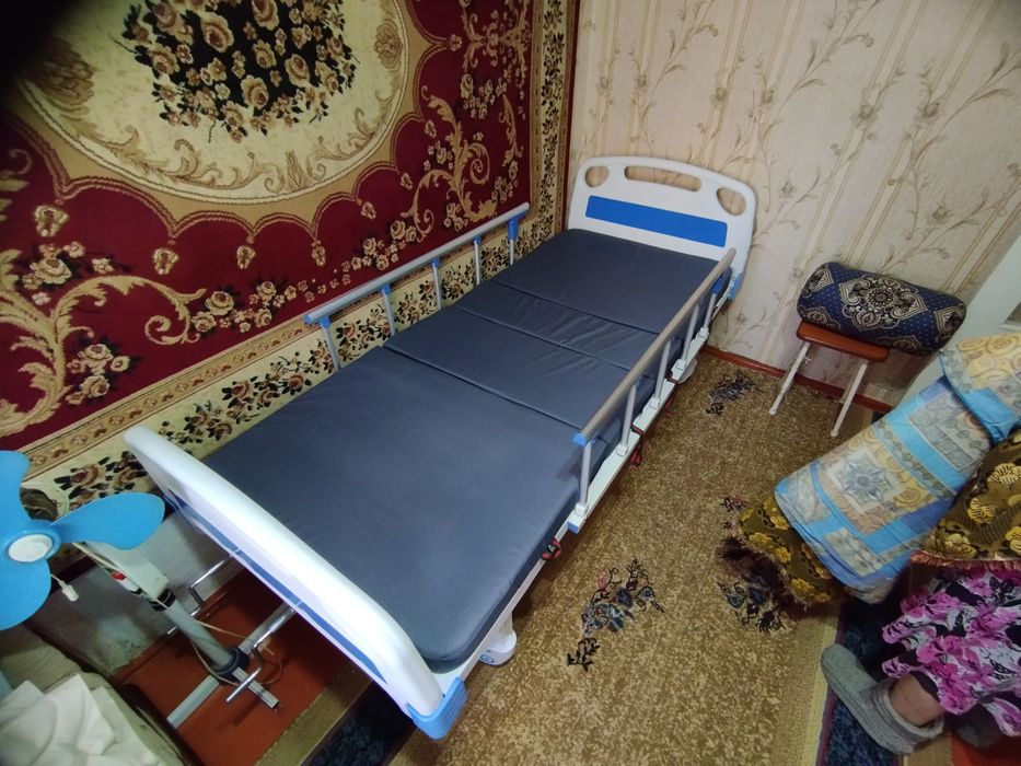 Кровать для больных палатная с двумя подъёмными механизмами