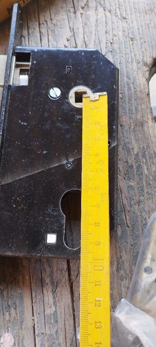 Брави и шилдове. Нови. 6 броя.