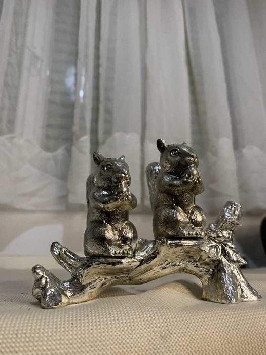 Sararita din metal Veverite