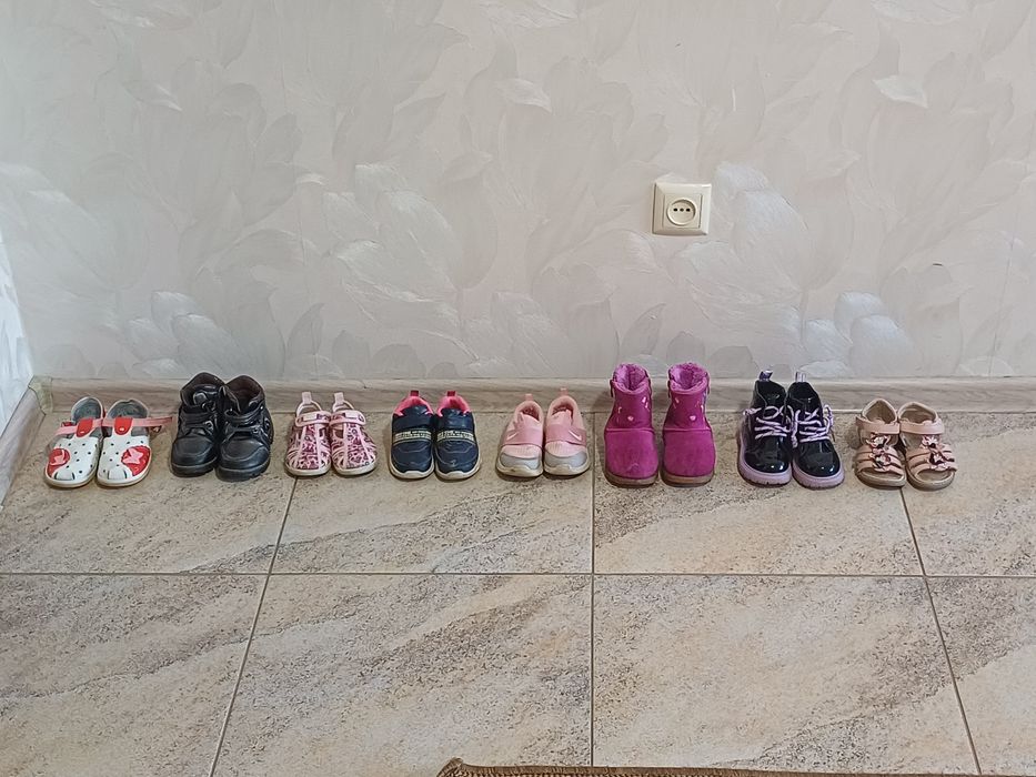 Продам детскую обувь