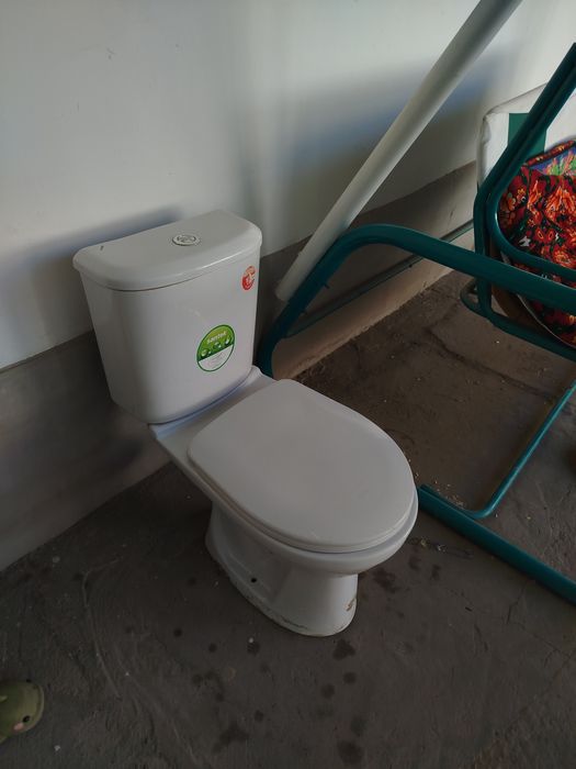 Унитаз  б/ у.в хорошем состоянии