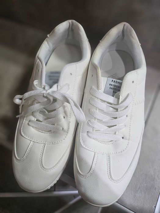 Универсални спортни обувки