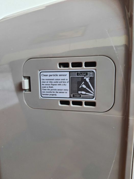 Продавам въздухопречиствател + овлажнител Филипс АС 4080/10.