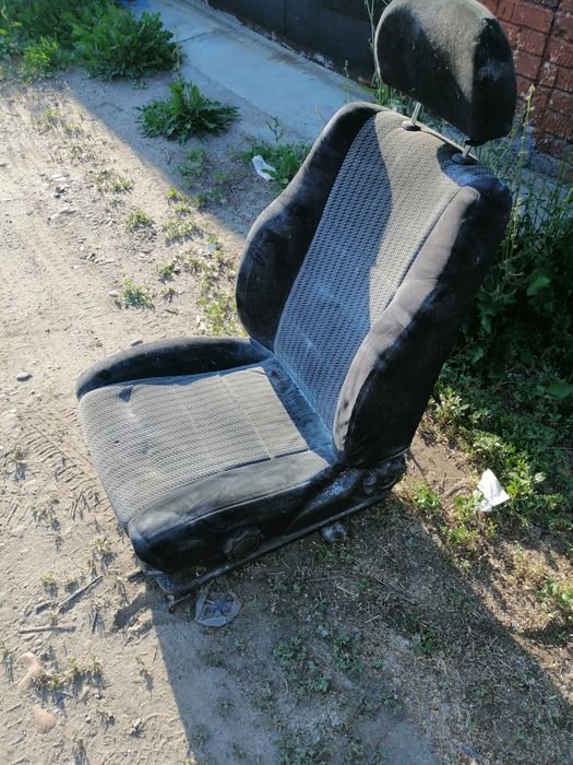Продам Переднее сидение на Toyota carima e