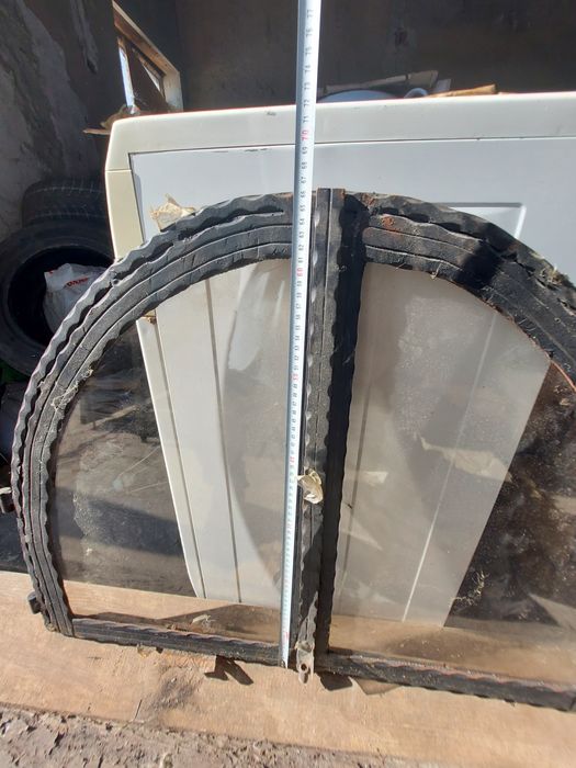 Врата за камина ковано желязо закалено стъкло.