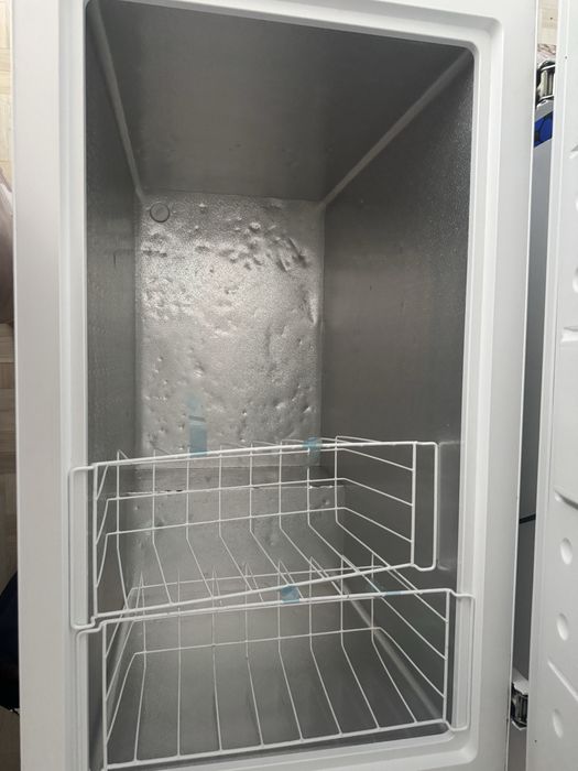 Морозильник пользовались только год