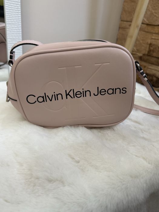 Дамска малка чанта Calvin Klein