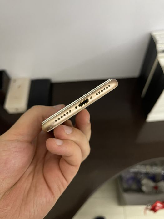 Продам Iphone 8 64Gb Gold LL/A