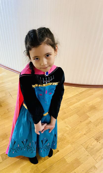 Платье Анны и Эльзы из Холодного Сердца.