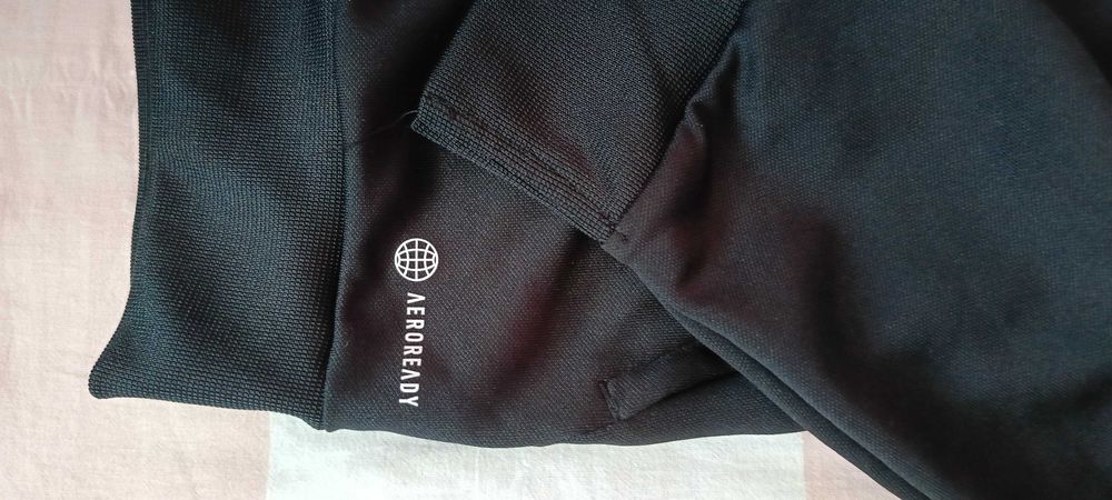 Продавам:Оригинален Анцунг Adidas Реал Мадрид