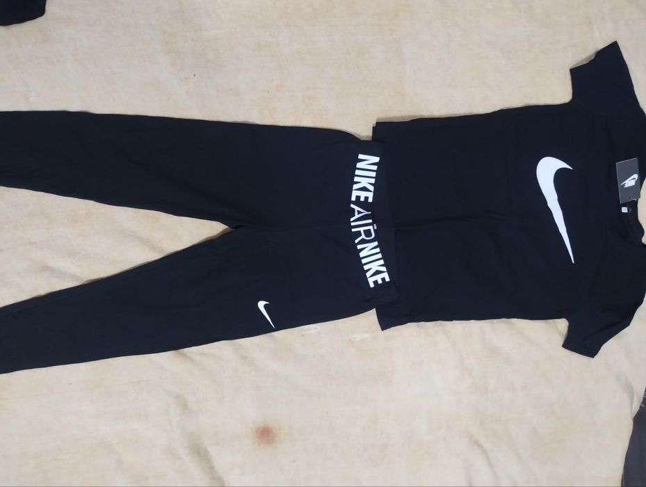 ДАМСКИ КОМПЛЕКТИ  -  Nike  - от две части