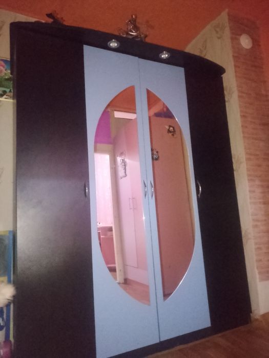 Гардероб с плъзгащи врати