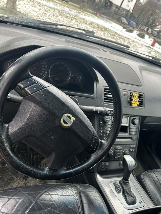 Volvo xc 90 an 2005 4x4 masina circula zilnic fara martori aprinsi la bord cutia schimba in parametri normali pret 3500 euro tel 0747665774