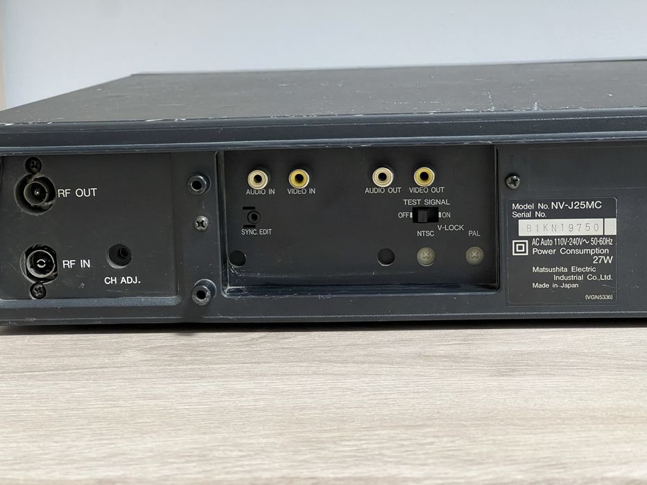 Видеомагнитофон National NV-J25.