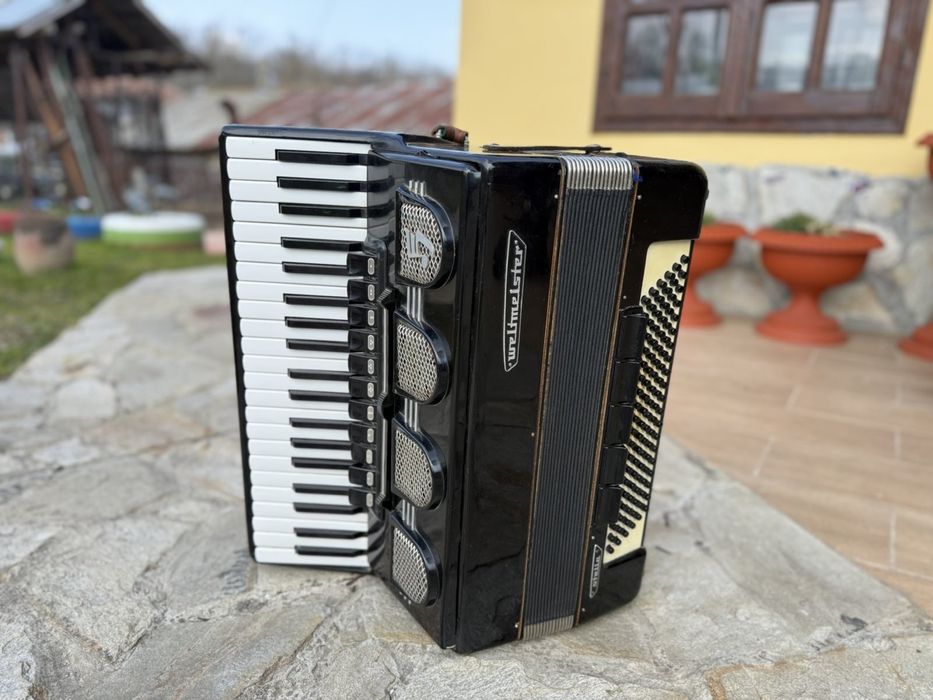Акордеон  WELTMASTER Стела 120 баса
