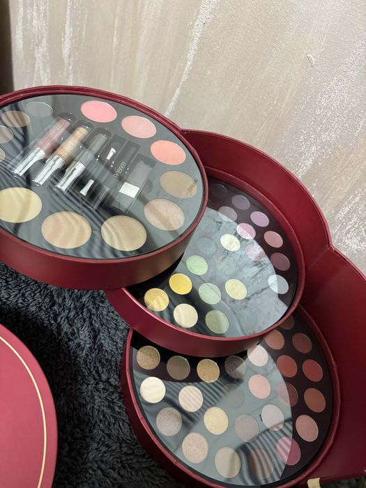 Огромна палитра douglas