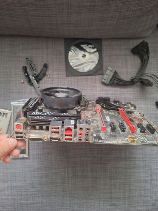 Placa de baza MSI B450, Hard SSD, RAM, procesor