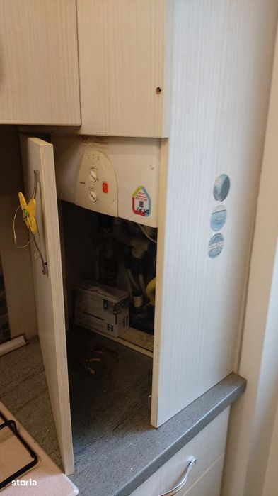 Central-Liceul Petru R.-Apartament 3 camere, mobilat, centrala,350euro