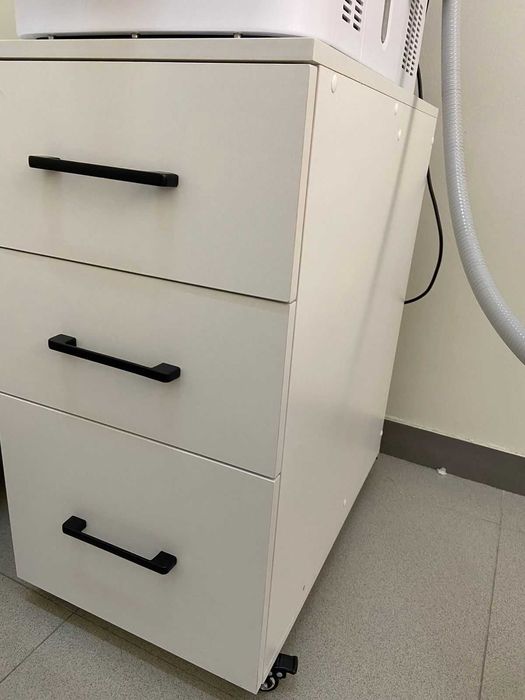 Тумба на колесиках