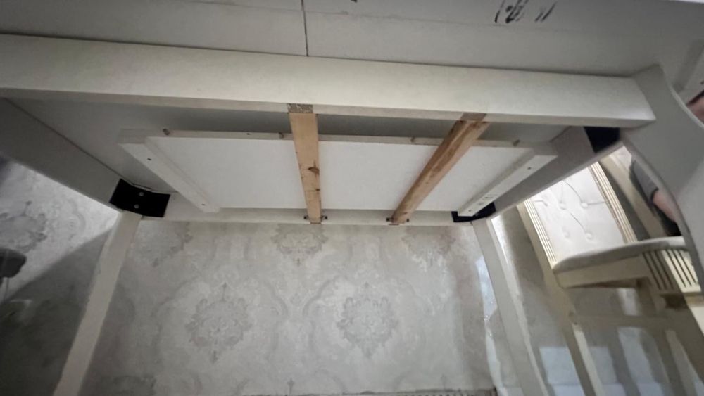 Стол б/у размер: 200/80