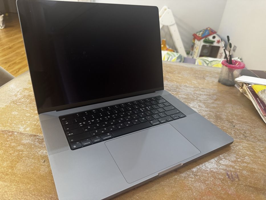MacBook pro 16 inch M1 pro