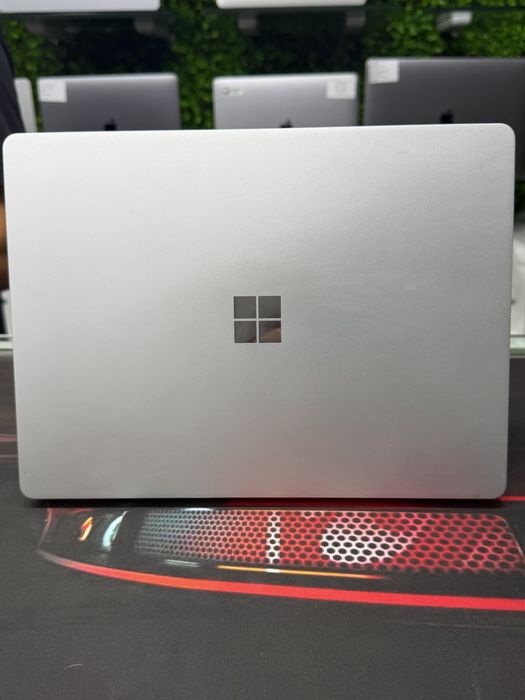 Micrasof Surface. i 5. 16.    16/256 ssd
