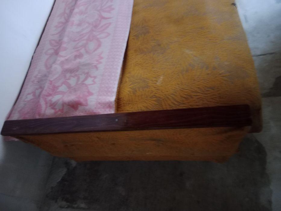 Отдам диван б.у может кому пригодится