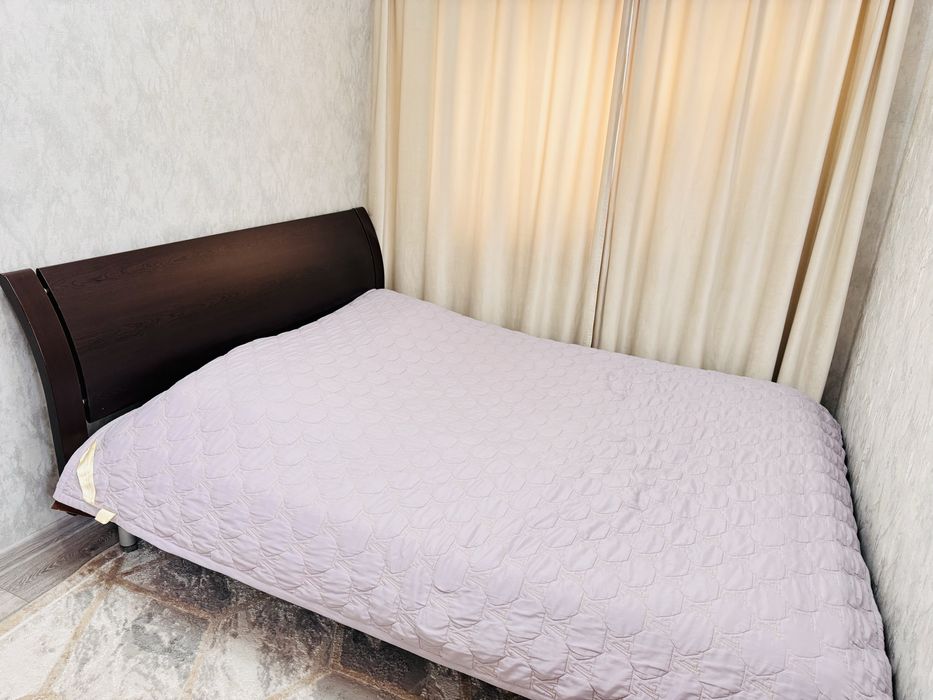 Продам кровать 180*210 с матрасом.