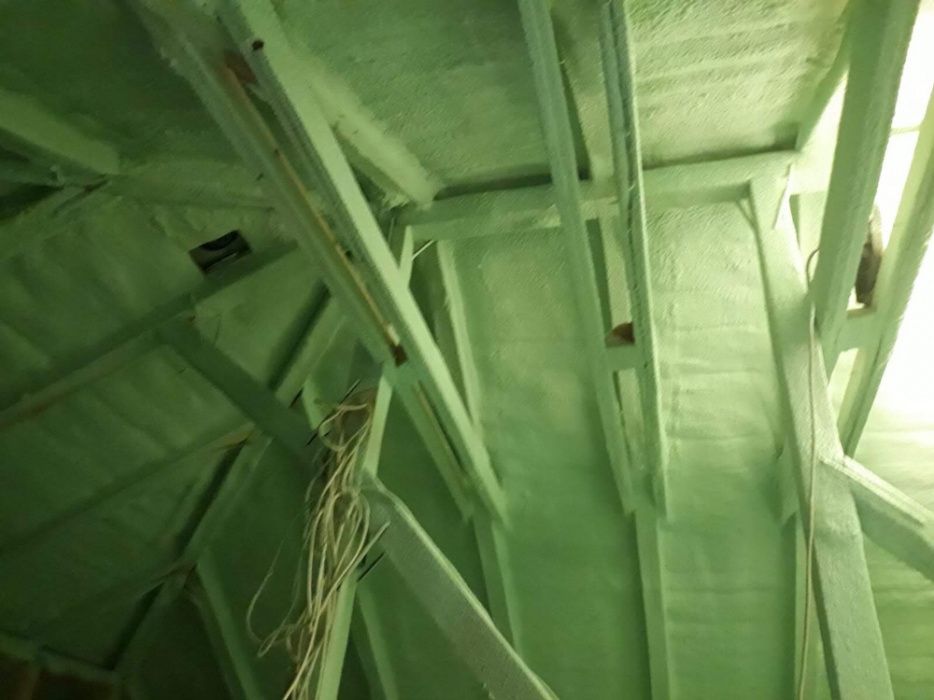 Izolatie Spuma Poliuretanica acoperiș si pod. Firma+Garanție 20 ani.