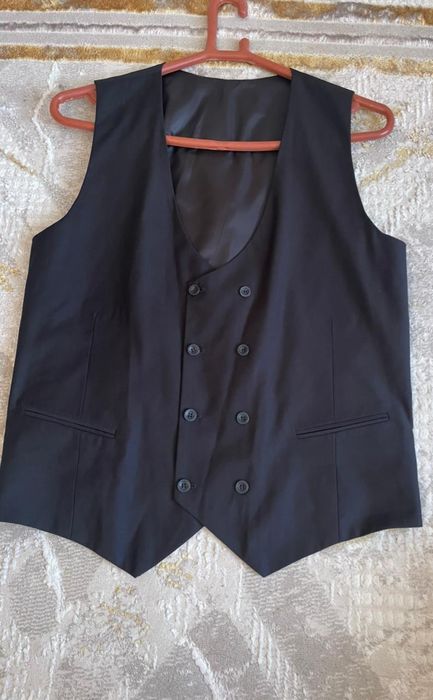 Продам костюм тройка чёрный