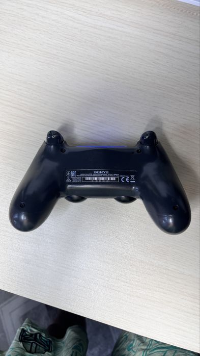 Vand playstation 4     500GB + 2 controlere + 15 jocuri + volan PXN V9 (270* sau 900*),3 pedale + schimbator inclus