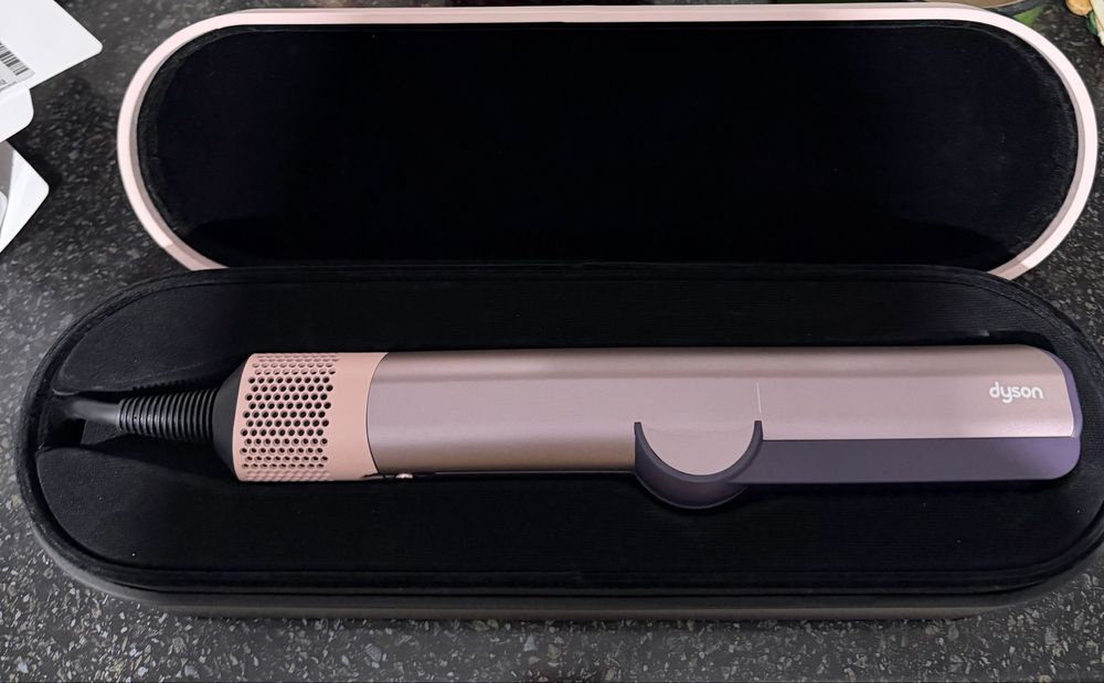 Dyson airstrait HT01