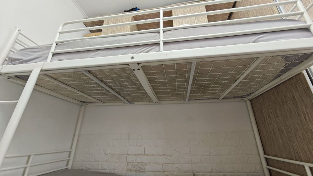 Pat suspendat metalic integral ikea 200/90 cm.