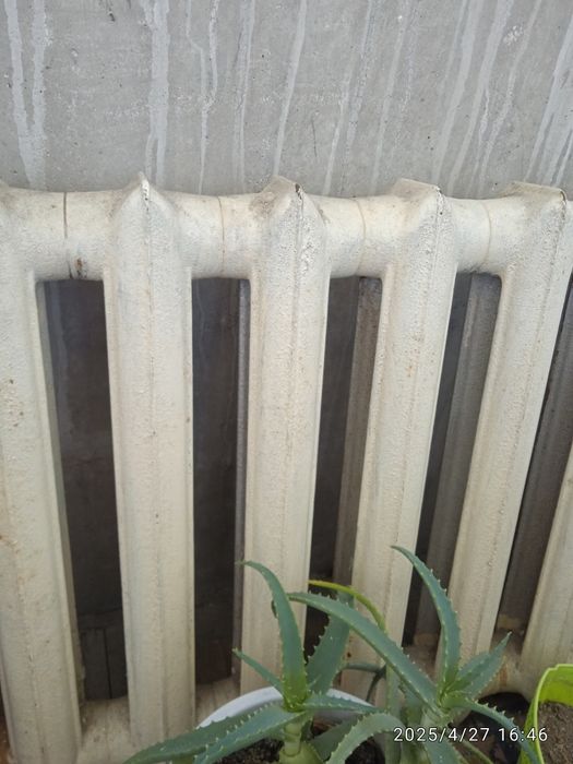 Продам чугунную батарею