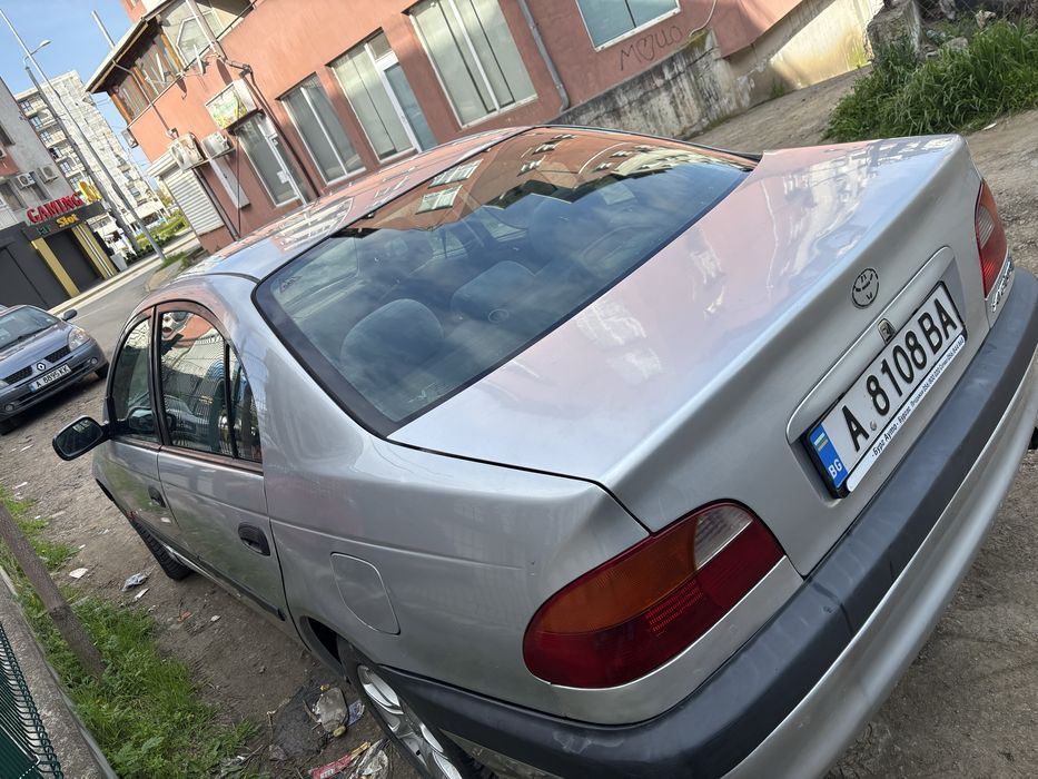 Тойота Авенсис  1999г.